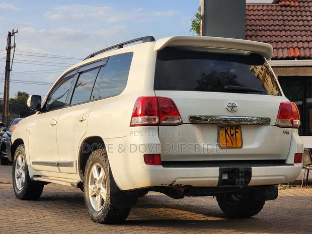 Toyota Land Cruiser 2007 White