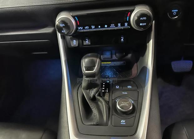 Toyota RAV4 Hybrid 2019 White