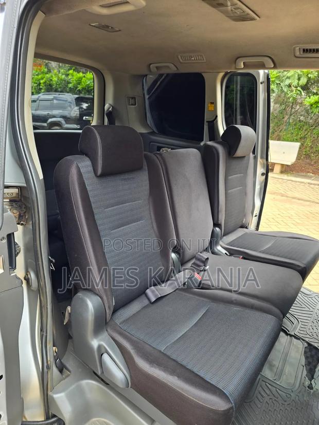 Toyota Voxy 2009 Silver