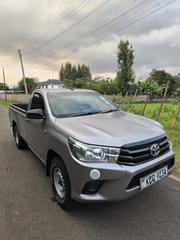Toyota Hilux 2018 Gold for sale