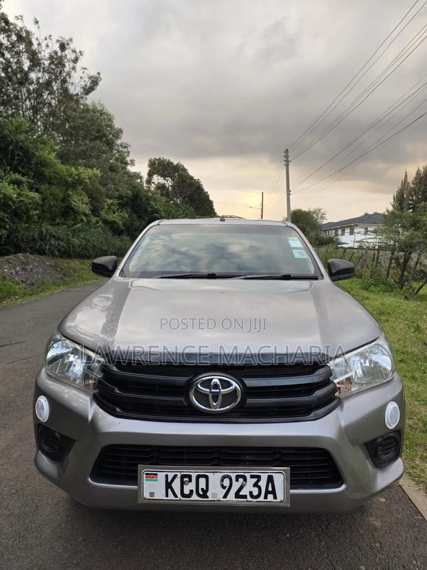 Toyota Hilux 2018 Gold