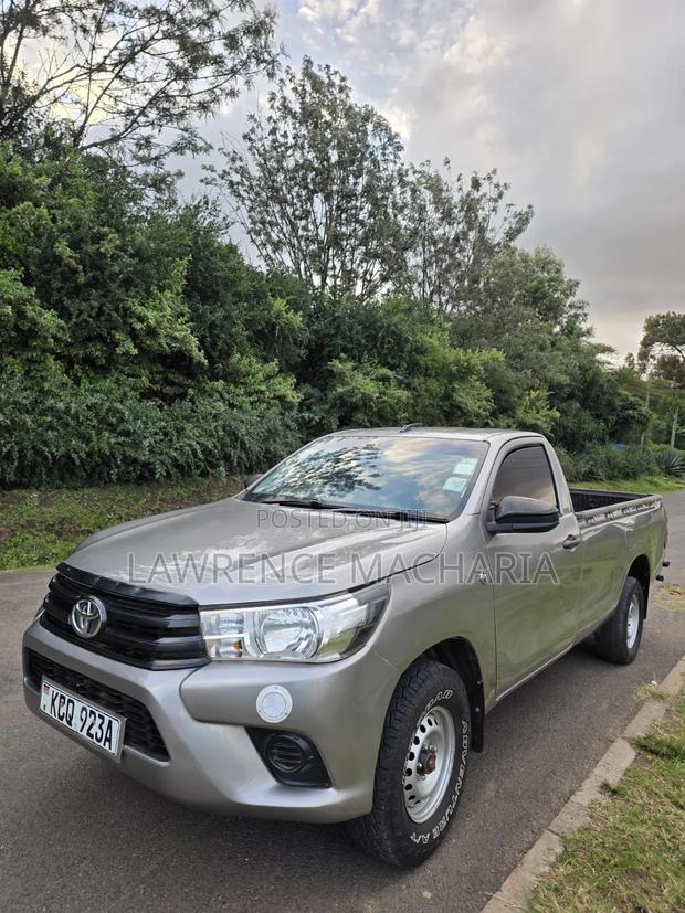 Toyota Hilux 2018 Gold