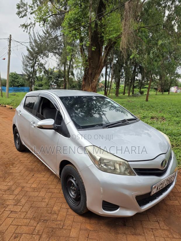 Toyota Vitz 2012 Silver