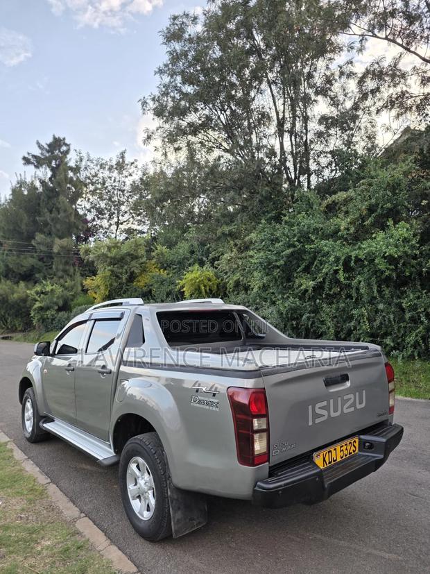 Isuzu D-MAX 2022 Gold