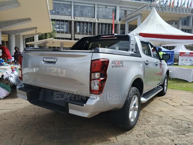 New Isuzu D-MAX 2026 White