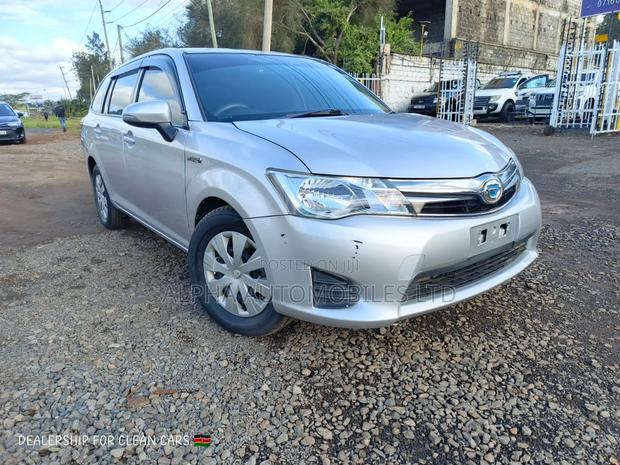 Toyota Corolla Fielder 1.5 Hybrid FWD 2015 Silver