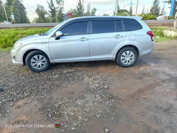 Toyota Corolla Fielder 1.5 Hybrid FWD 2015 Silver