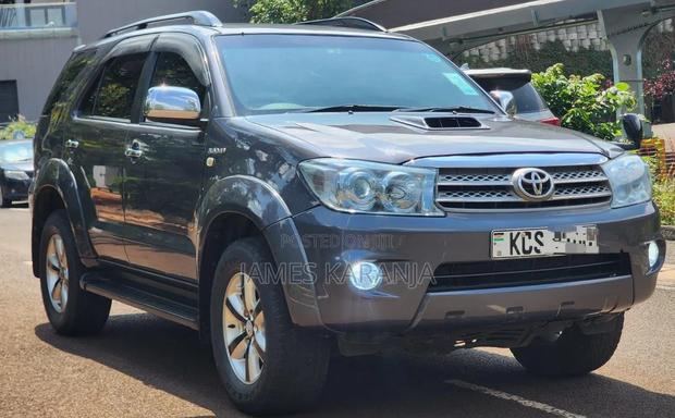 Toyota Fortuner 2011 Gray
