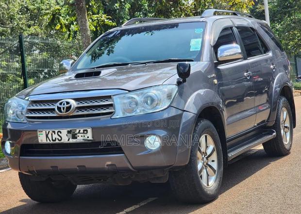 Toyota Fortuner 2011 Gray