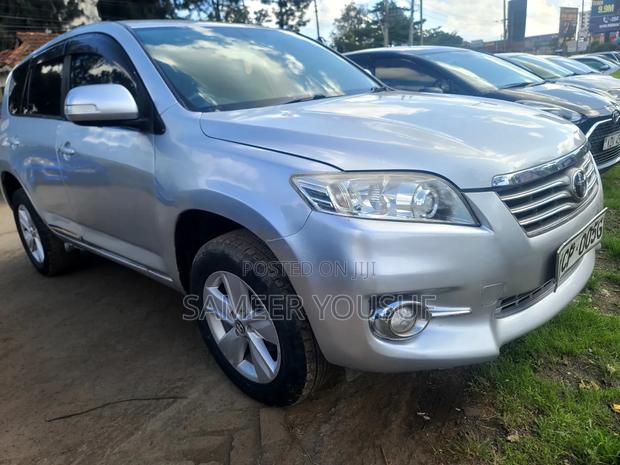 Toyota Vanguard 2010 Silver