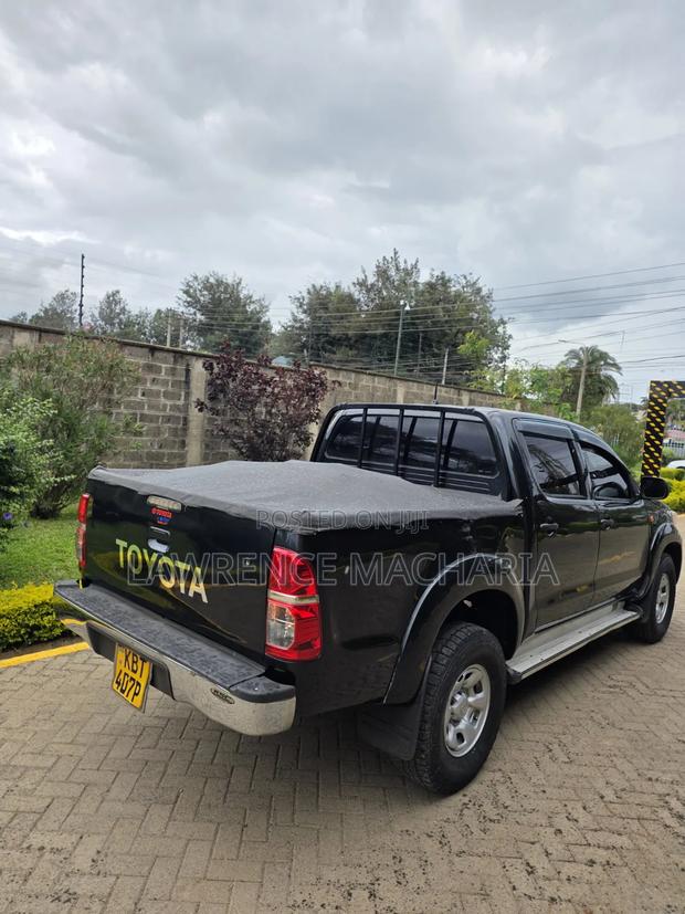 Toyota Hilux 2012 Black