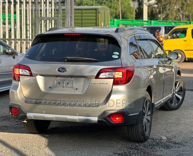 Subaru Outback 2.5i Premium AWD 2019 Gold