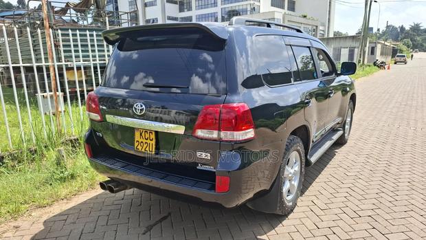 Toyota Land Cruiser 100 4.7 Executive 2008 Black