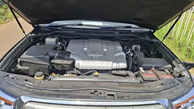 Toyota Land Cruiser 100 4.7 Executive 2008 Black