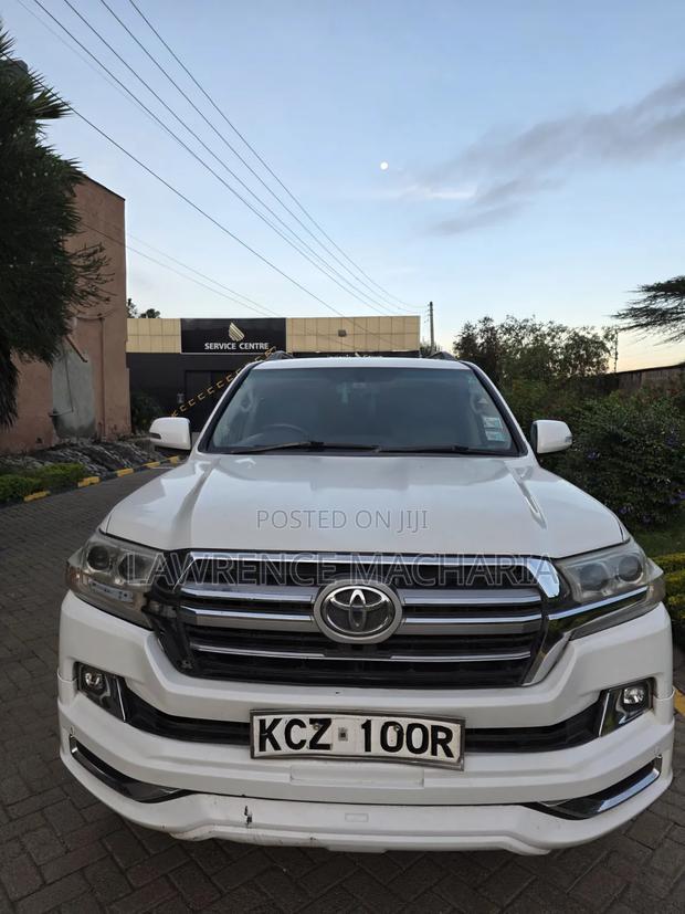 Toyota Land Cruiser 2013 White