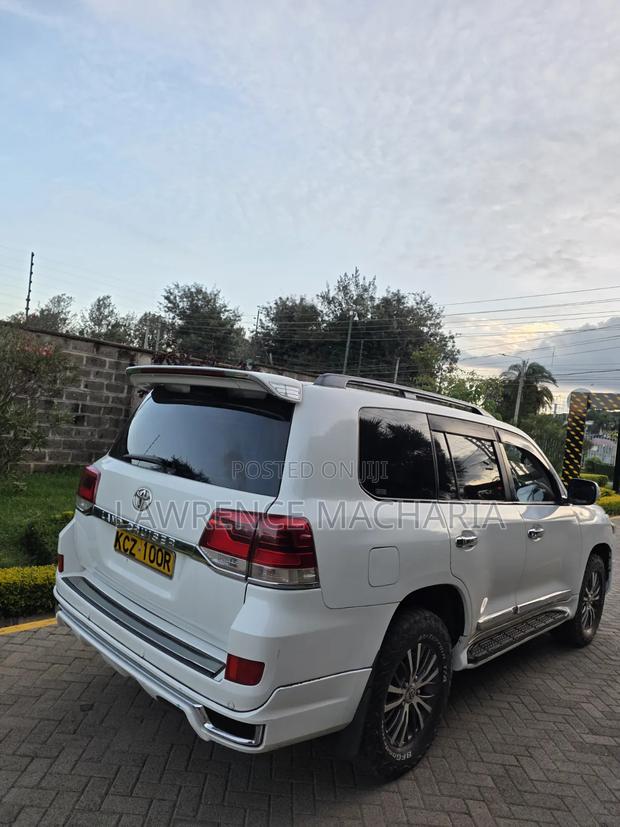 Toyota Land Cruiser 2013 White
