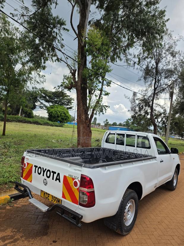 Toyota Hilux 2015 White