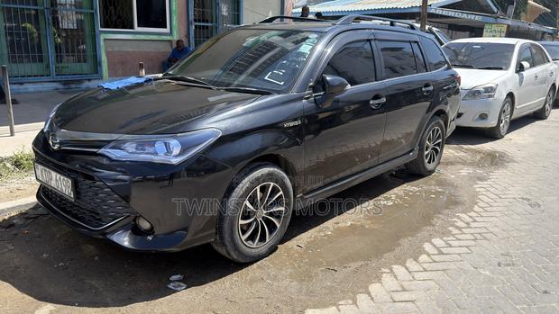 Toyota Corolla Fielder 1.5 Hybrid FWD 2017 Burgundy