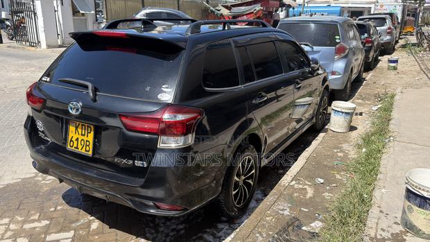 Toyota Corolla Fielder 1.5 Hybrid FWD 2017 Burgundy