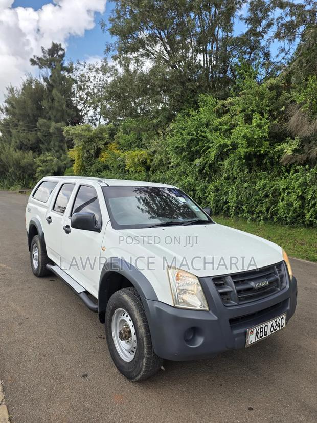 Isuzu D-MAX 2011 White