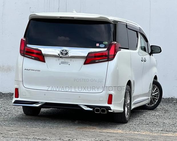 Toyota Alphard 2018 Pearl