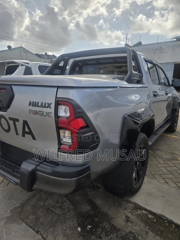 Toyota Hilux Rogue 4x4 2019 Silver