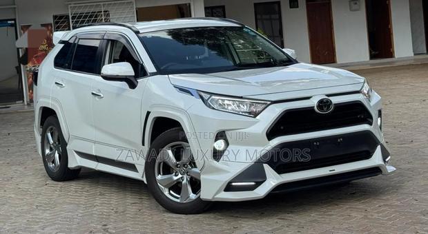 Toyota RAV4 Limited AWD 2019 White