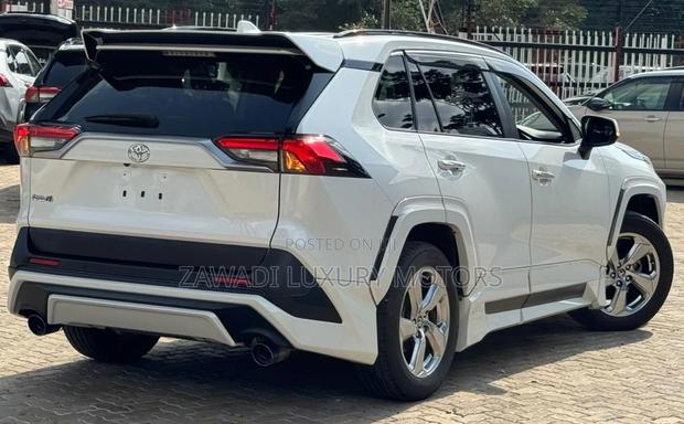 Toyota RAV4 Limited AWD 2019 White