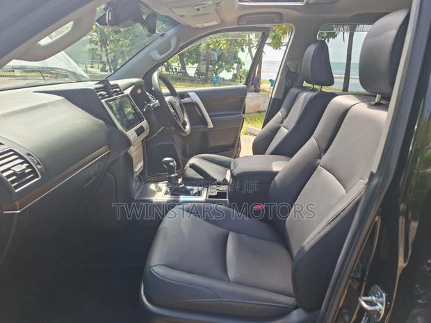 Toyota Land Cruiser Prado 2.8 2023 Black