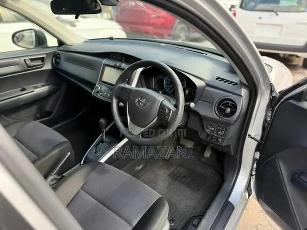 Toyota Corolla Fielder 1.5 Hybrid FWD 2018 Silver