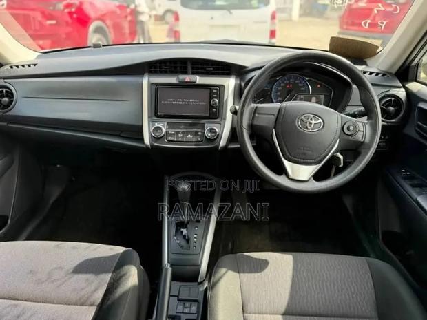 Toyota Corolla Fielder 1.5 Hybrid FWD 2018 Silver