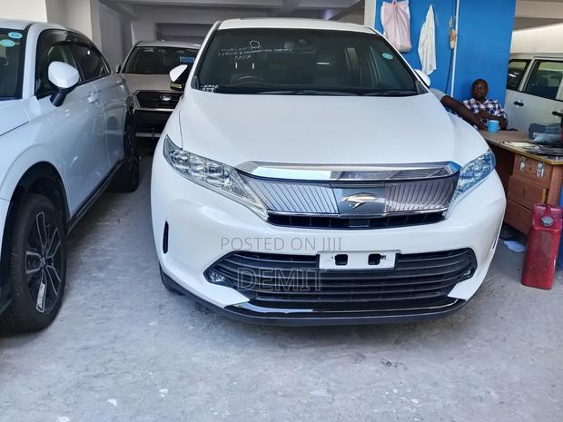 Toyota Harrier 2.0 2019 White