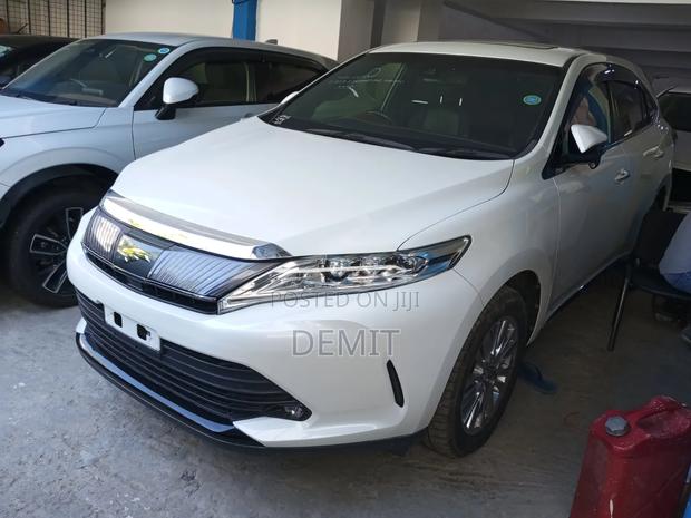 Toyota Harrier 2.0 2019 White