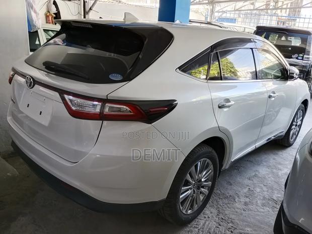 Toyota Harrier 2.0 2019 White