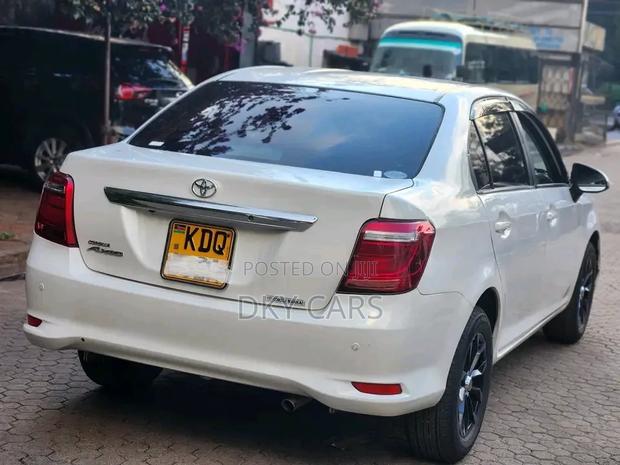 Toyota Axio 2017 Pearl