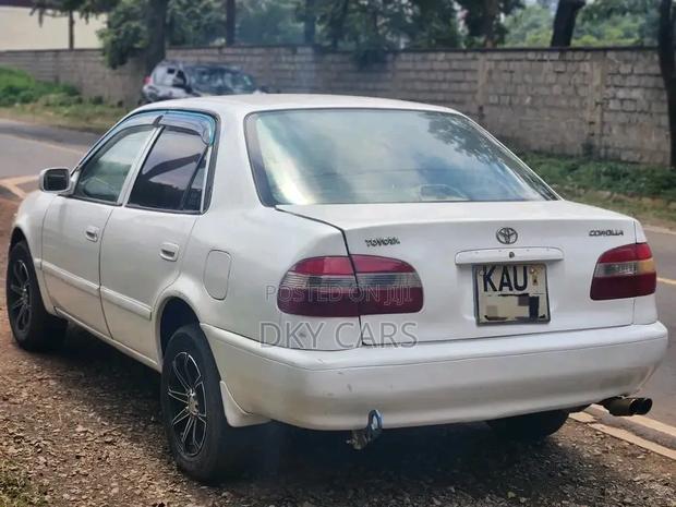 Toyota Corolla 2002 White