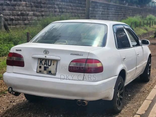 Toyota Corolla 2002 White