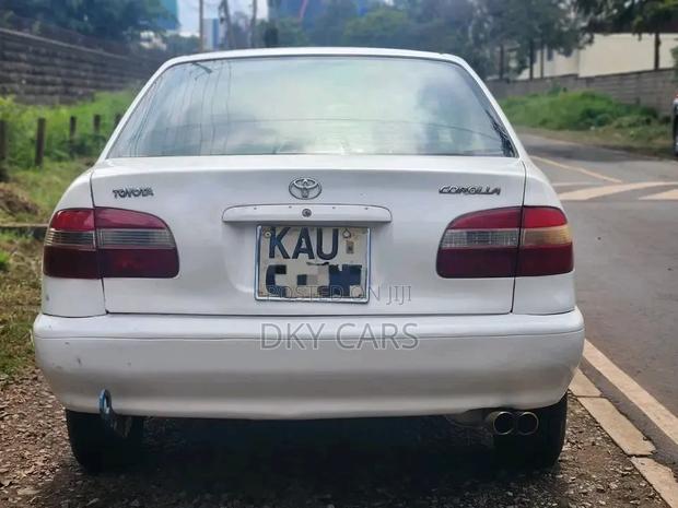 Toyota Corolla 2002 White