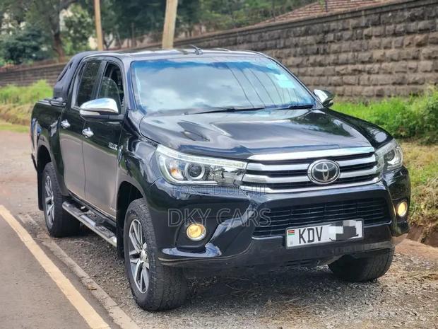 Toyota Hilux 2016 Black
