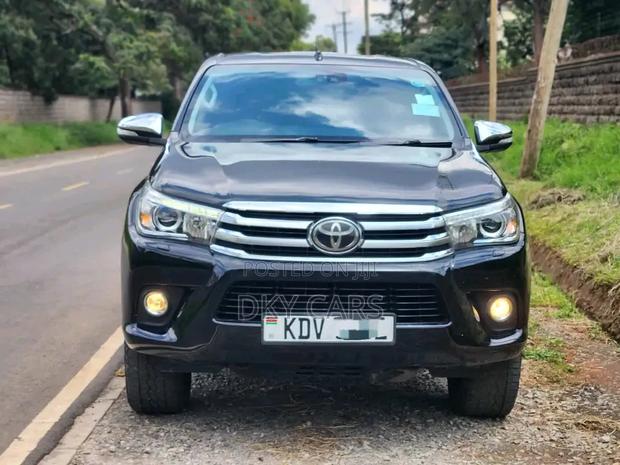 Toyota Hilux 2016 Black