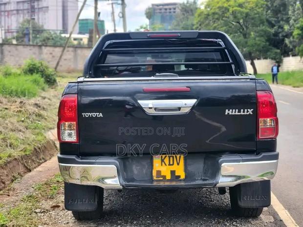 Toyota Hilux 2016 Black