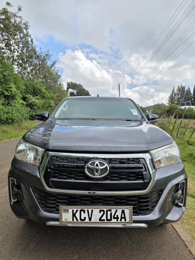 Toyota Hilux 2019 Gray
