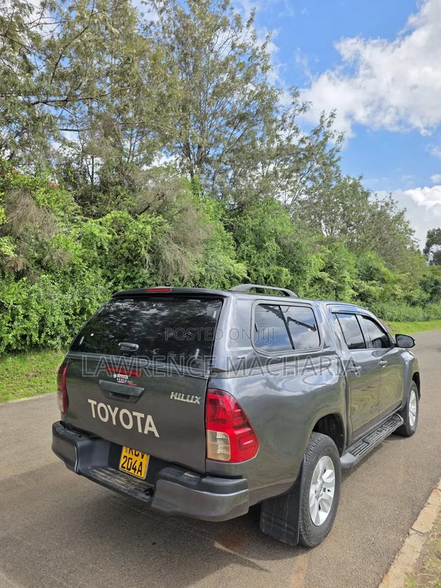 Toyota Hilux 2019 Gray