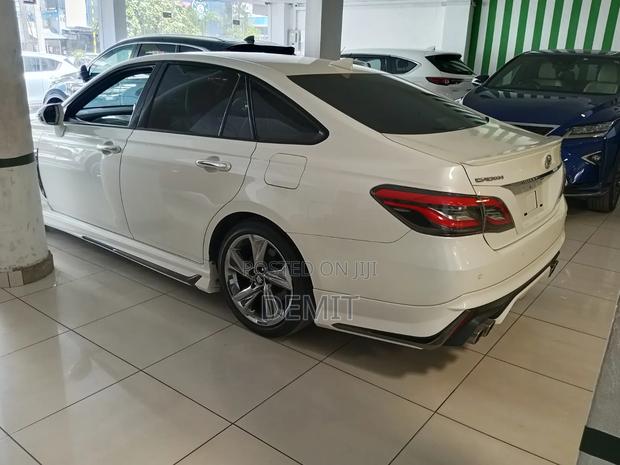 Toyota Crown 2018 White