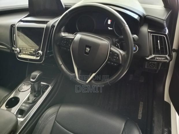 Toyota Crown 2018 White