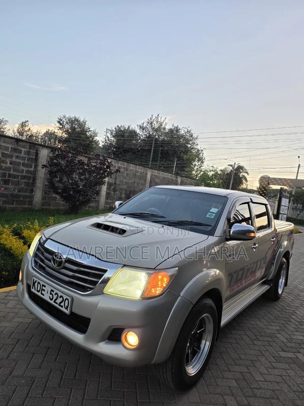 Toyota Hilux 2014 Gold