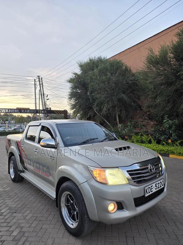 Toyota Hilux 2014 Gold