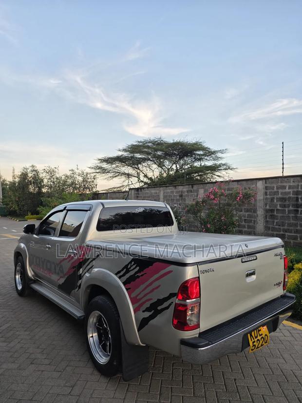 Toyota Hilux 2014 Gold