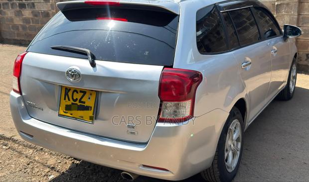Toyota Corolla Fielder 2013 Silver
