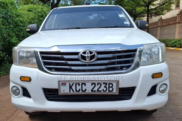Toyota Hilux 2014 White